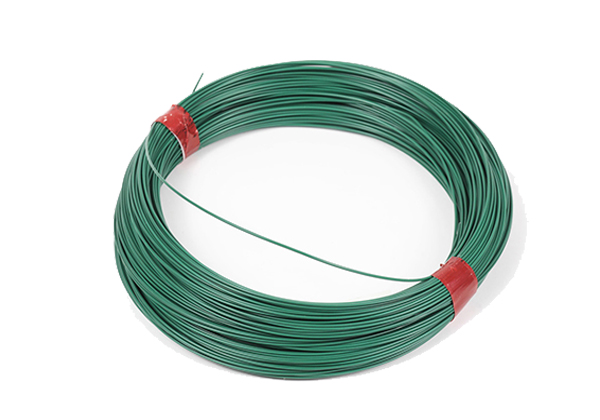 Tough & durable plastic-coated wire for fixing damaged oyster grow bags and netting. Perfect in the garden for training plants or for trellis work.