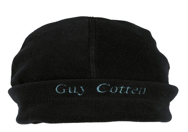 Water-repellent fleece hat from Guy Cotten with excellent thermal qualities. The tightly knitted breathable fabric retains warmth and wicks away humidity.