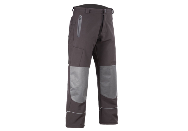 Comfortable and warm these Work Trousers are made of a stretchy soft shell material and are perfect for wet and windy weather conditions.