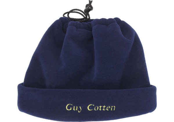 The new Neck Warmer from GUY COTTEN is soft and compact. Water repellent and with excellent thermal qualities, it can also be worn as a hat.