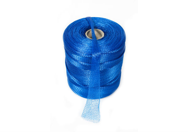 Our rolls of extruded tubular mesh are perfect for use in a variety of industries and for packing vegetables, fruit, shellfish or bulbs among others.